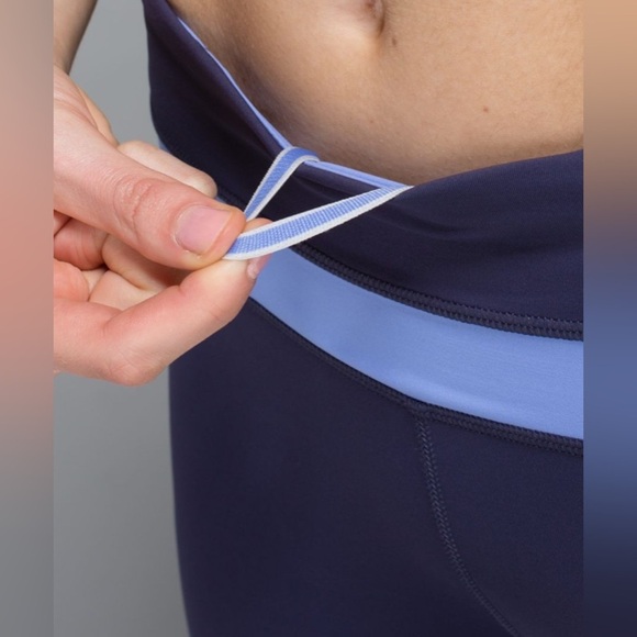 Lululemon women’s Run: Inspire Crop II leggings Sz 2 - Picture 2 of 15